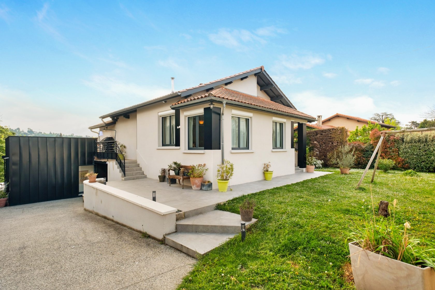 House renovated by architect with view and swimming pool