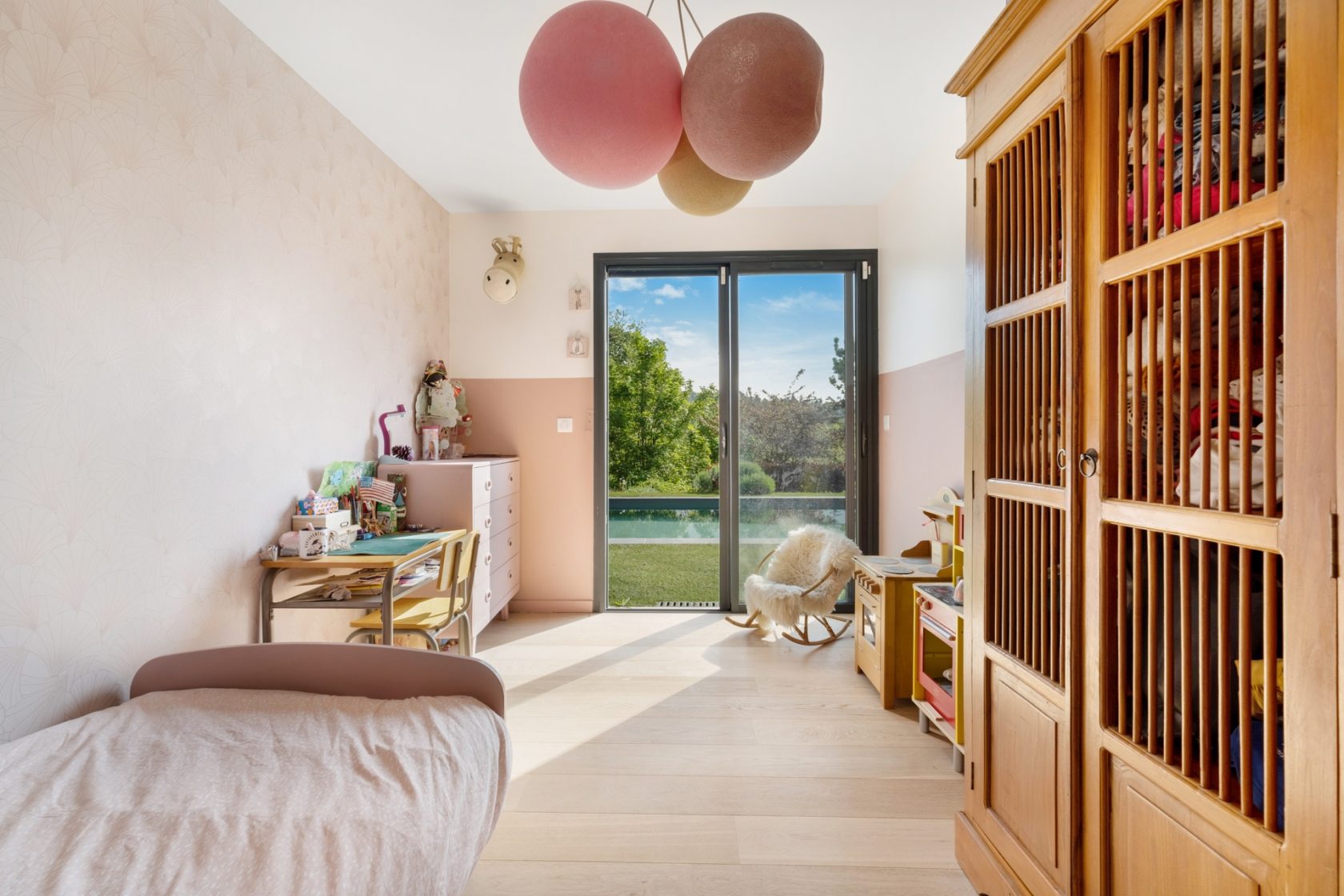 Maison rénovée par architecte avec vue et piscine