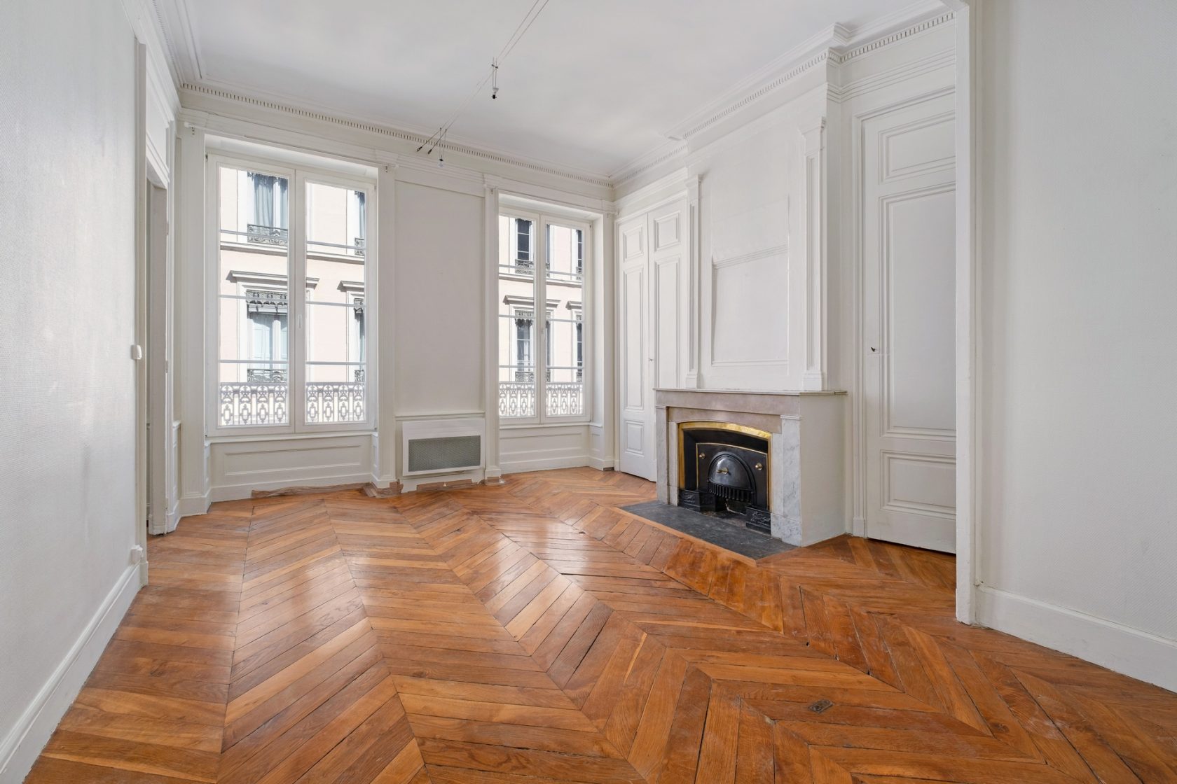 Ancien rénové en étage élevé