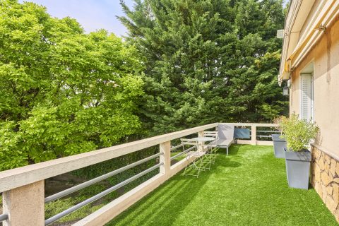 Apartment with terrace