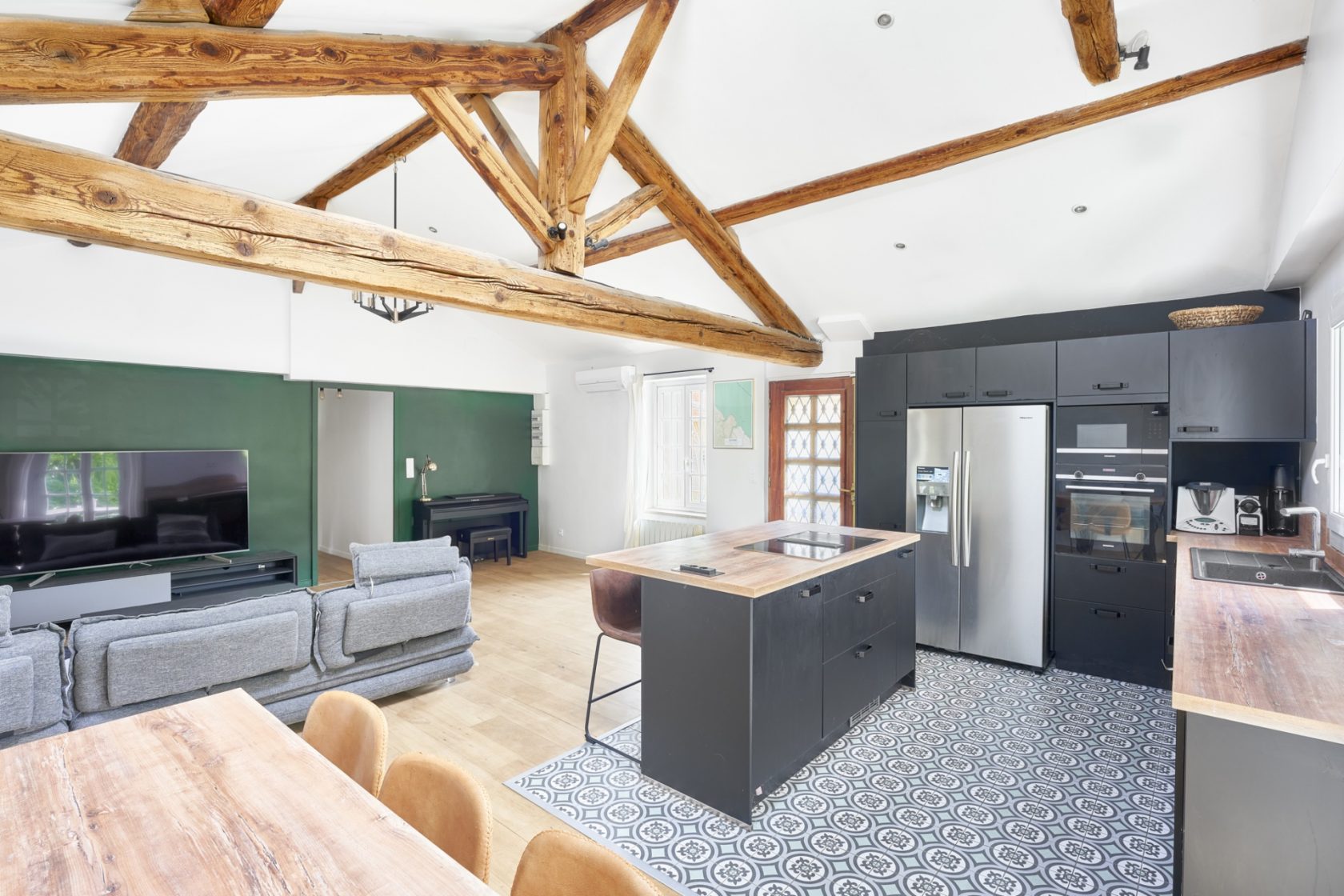 Apartment with terrace