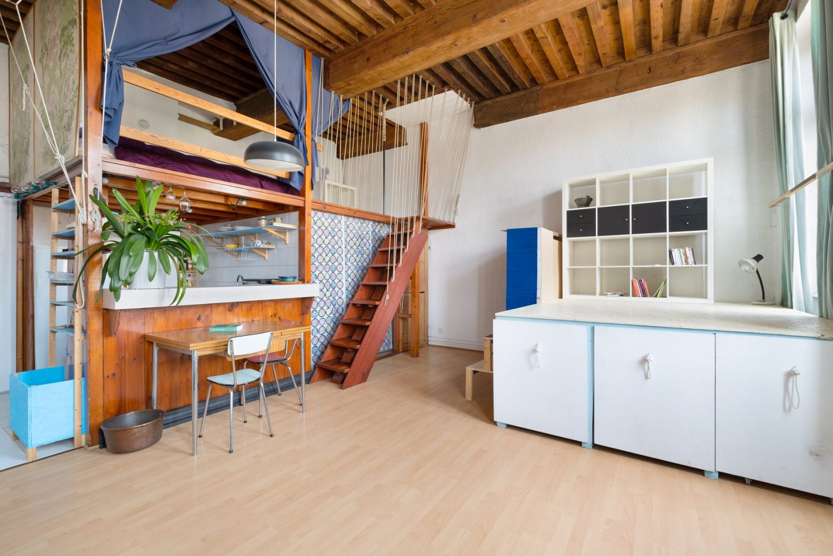 Duplex canut with elevator