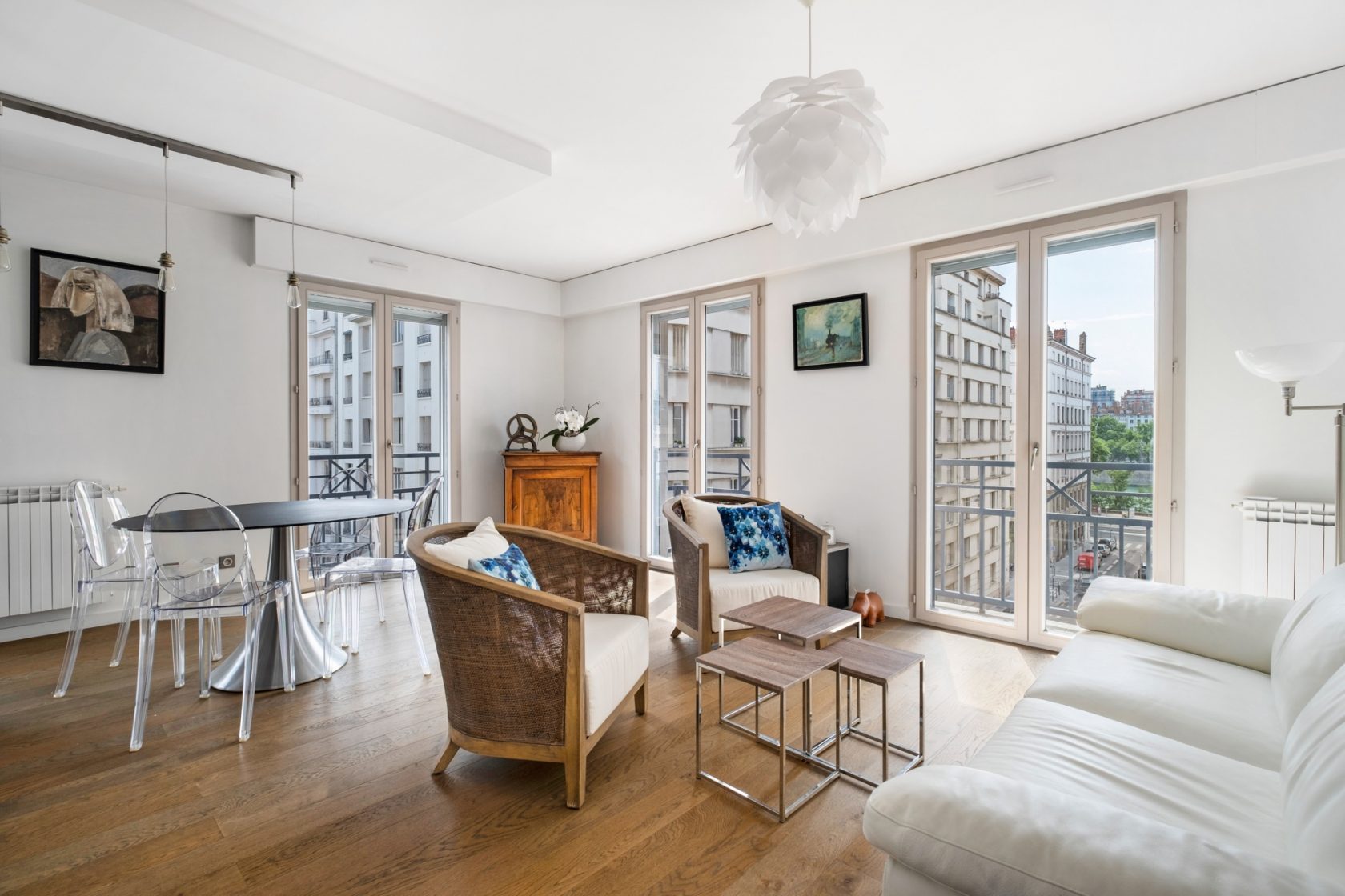 Contemporary apartment near Place Puvis de Chavanne