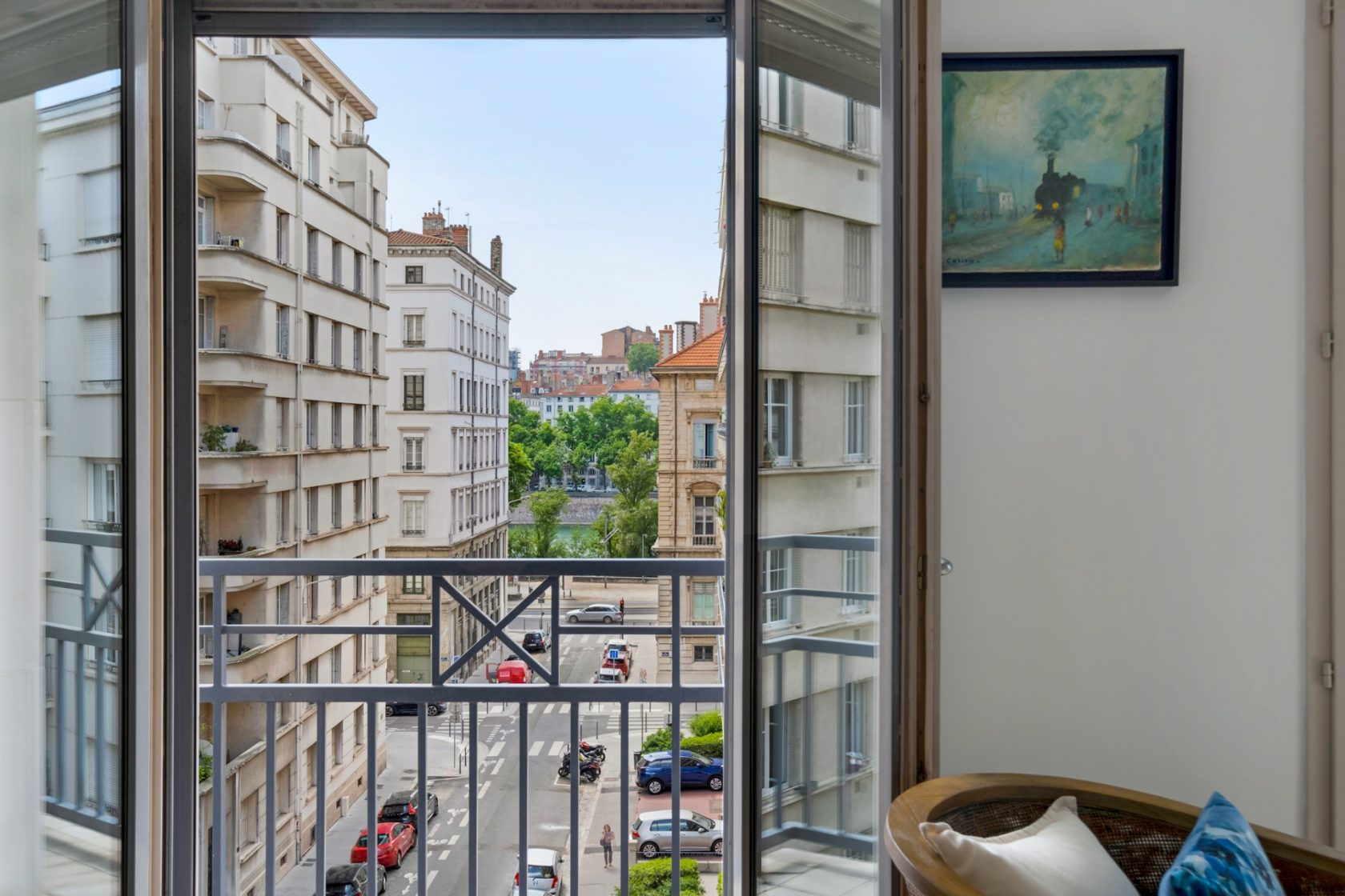 Contemporary apartment near Place Puvis de Chavanne