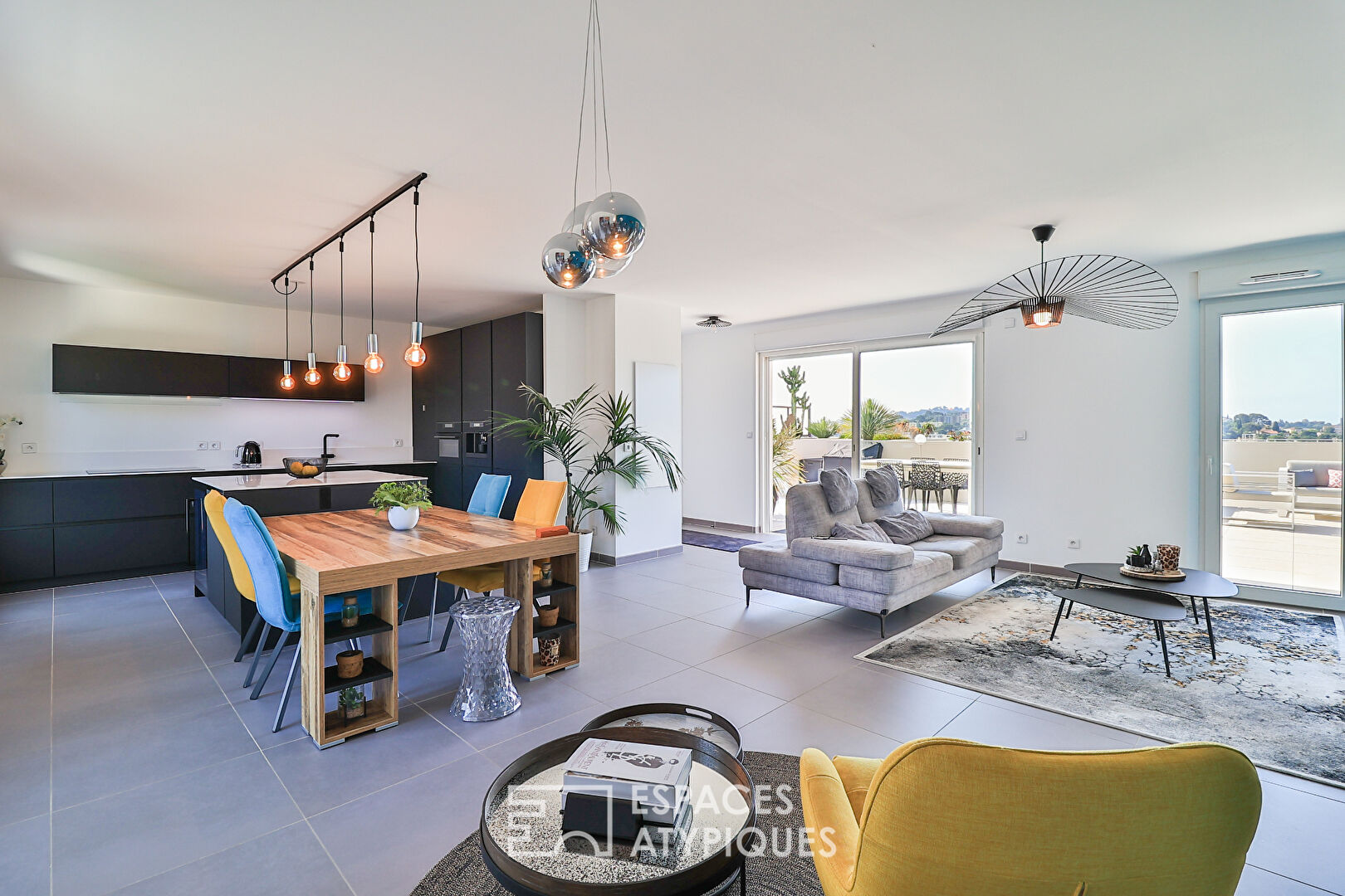 Superbe appartement en attique et sa terrasse grand volume