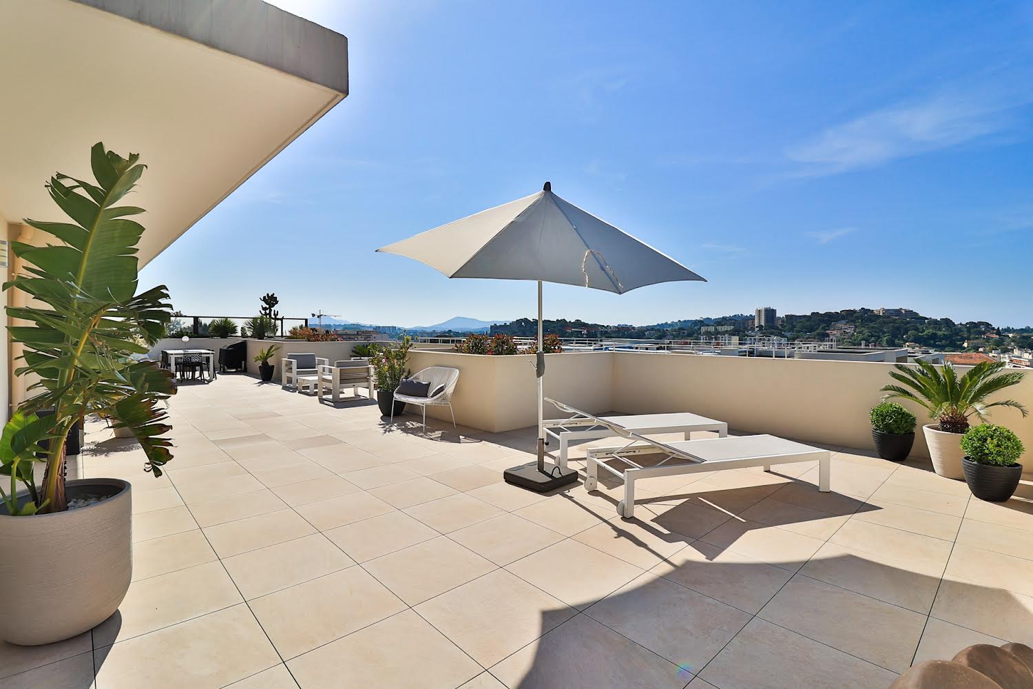 Superbe appartement en attique et sa terrasse grand volume