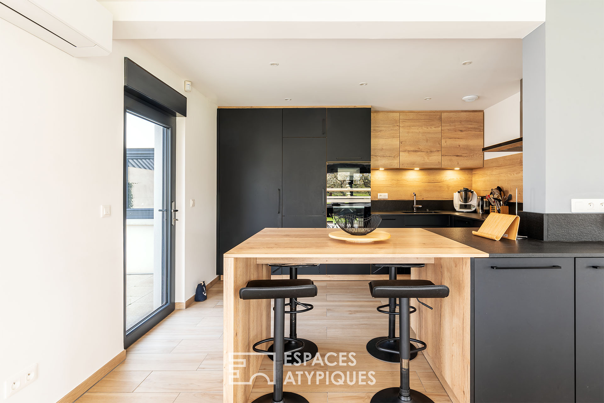 Contemporary family house