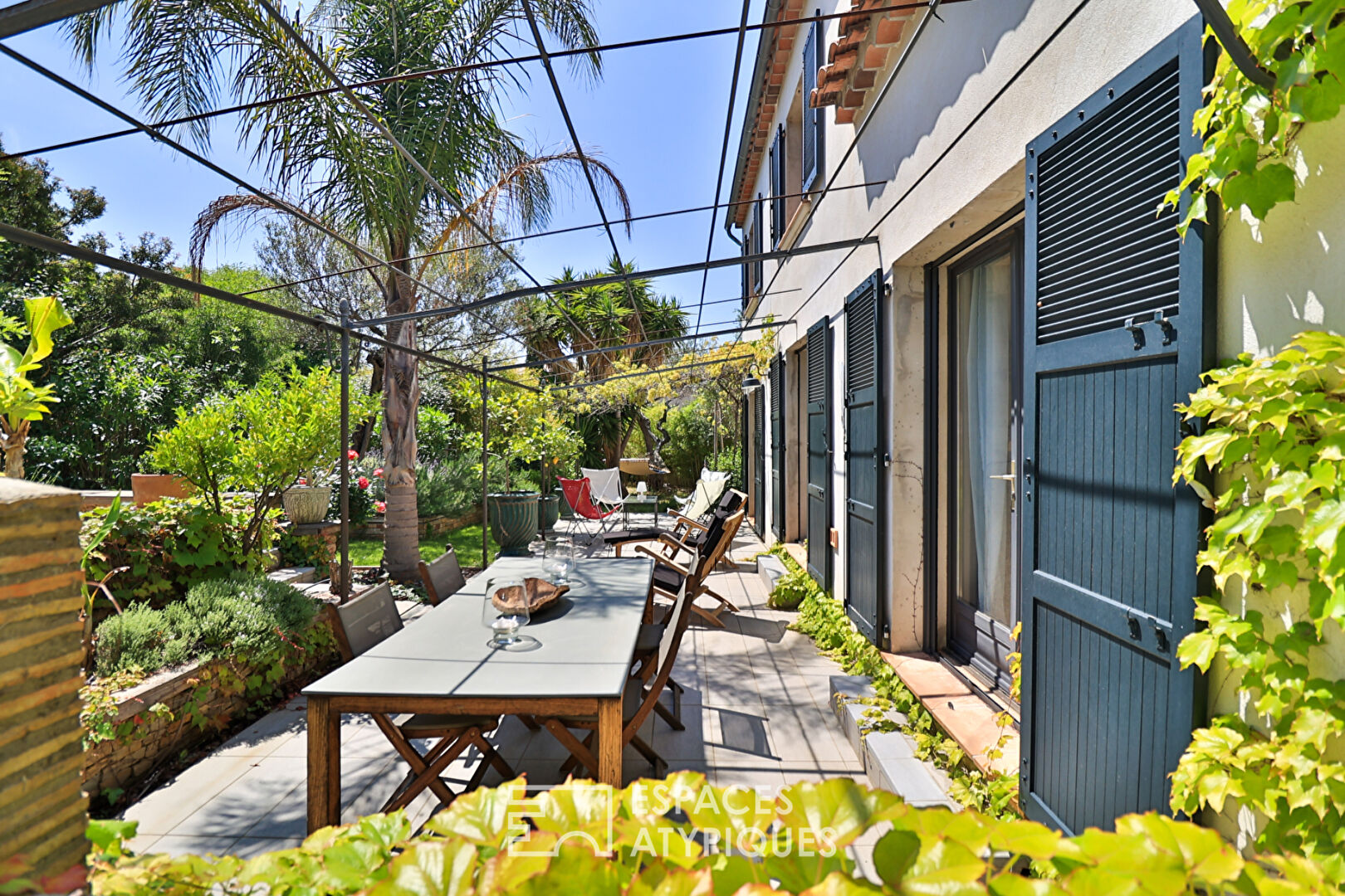 Neo-Mediterranean farmhouse 50 m from the sea