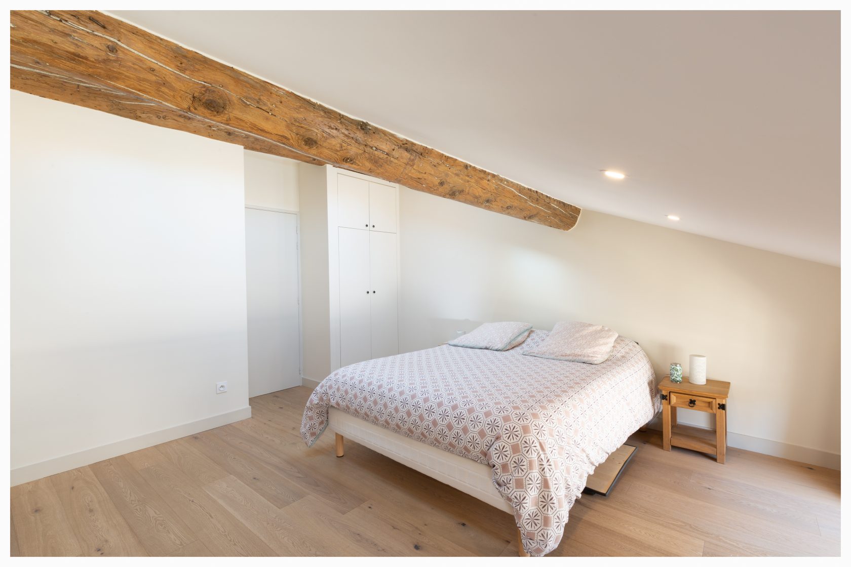 AFormer renovated top floor Ainay district