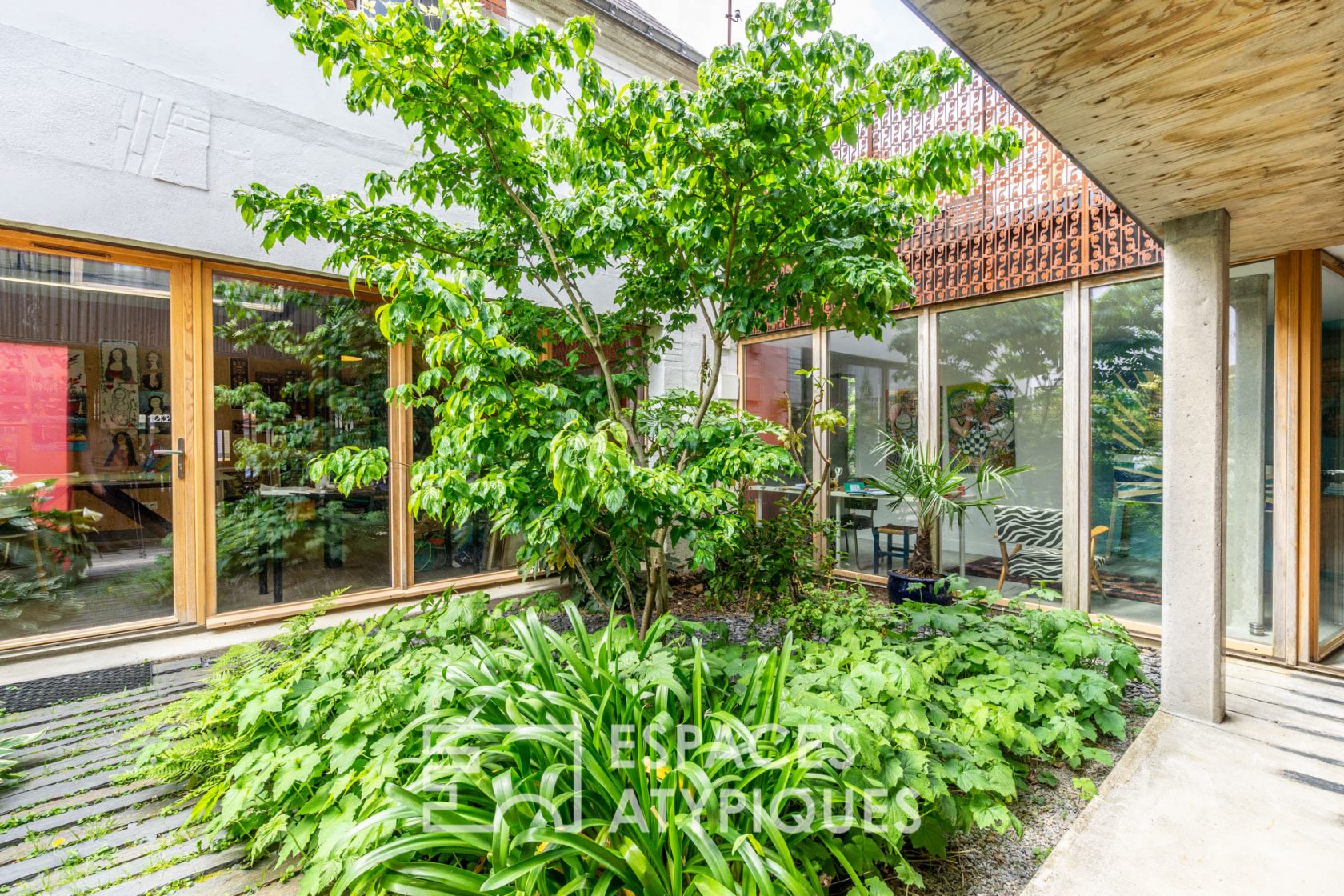 Maison d’architecte avec son atelier et son patio