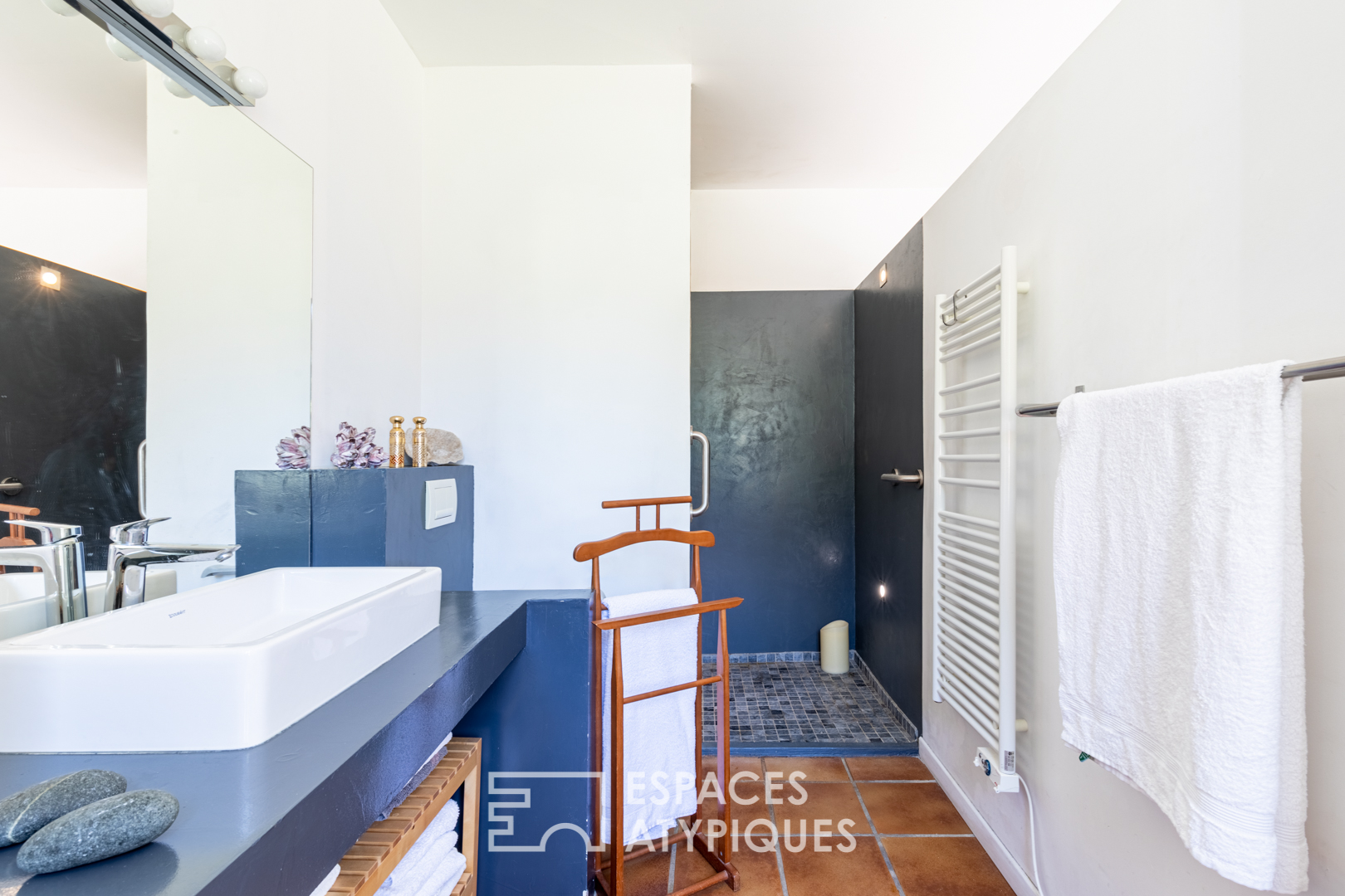 Bucolic Charentaise and its romantic garden