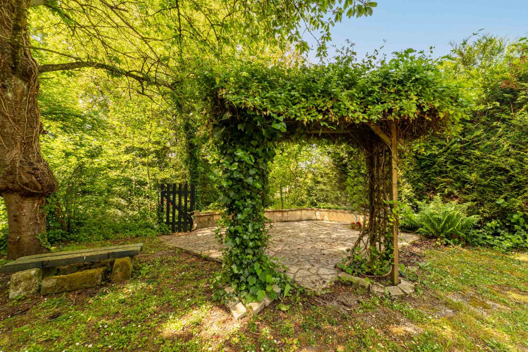 Maison de charme et son ruisseau au fond du jardin