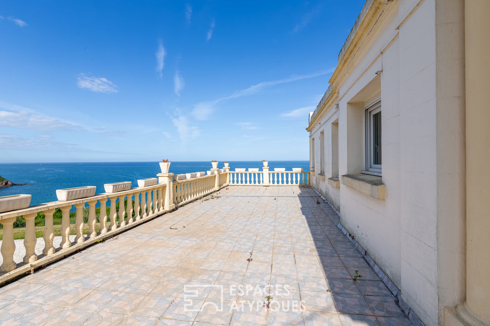 VILLA ROMAINE AVEC VUE IMPRENABLE SUR LA MER