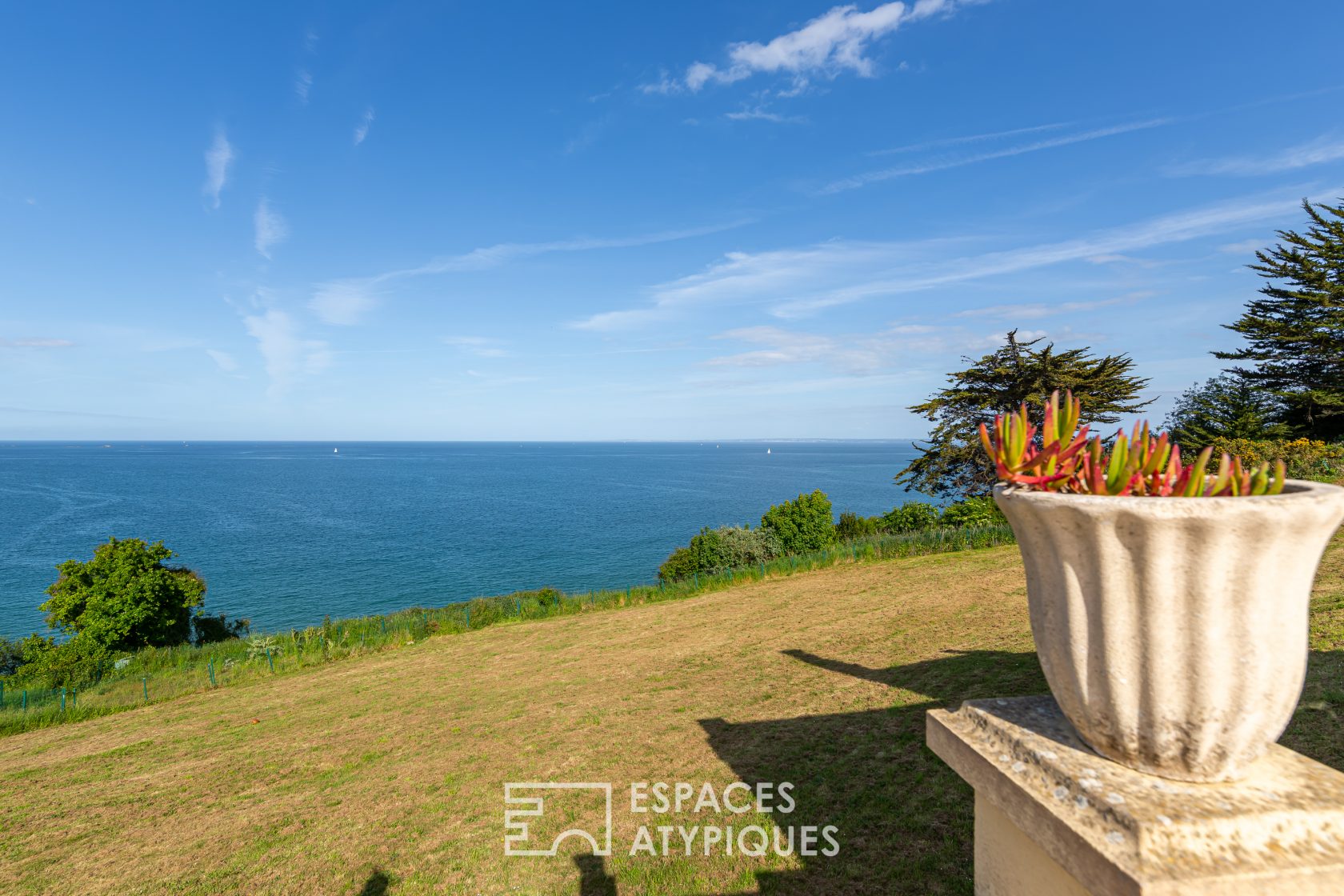 VILLA ROMAINE AVEC VUE IMPRENABLE SUR LA MER