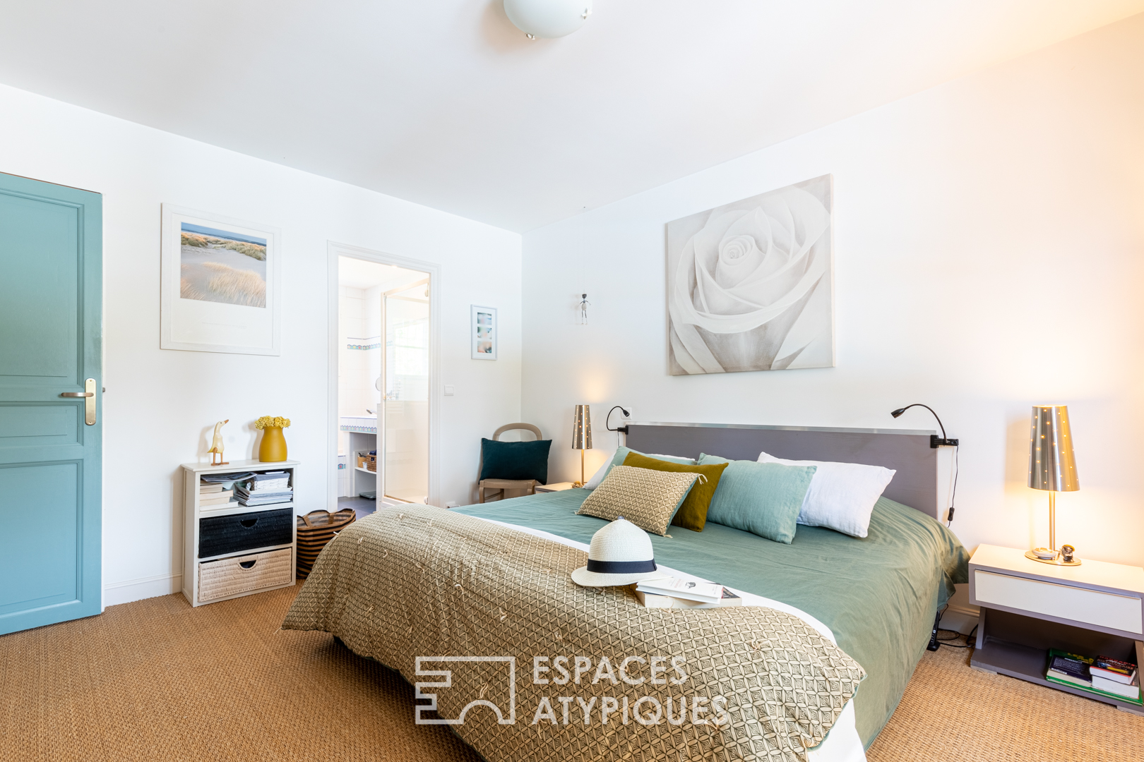 Refuge estival entre commerces et plages