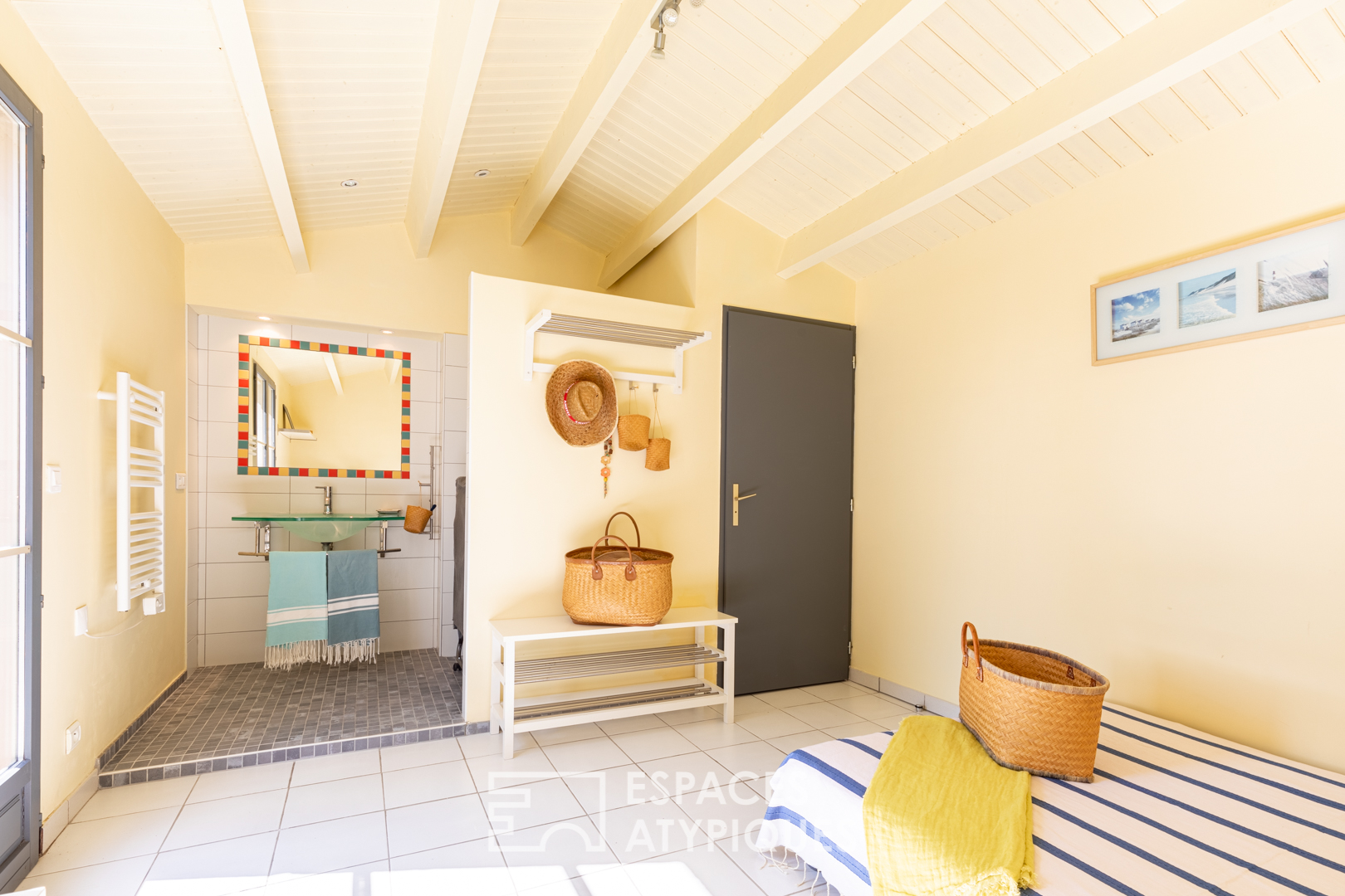 Refuge estival entre commerces et plages