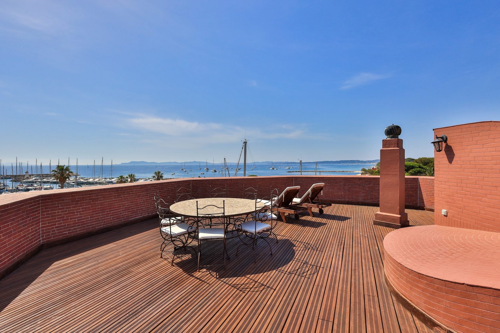 Lighthouse with ROOFTOP 350° sea view