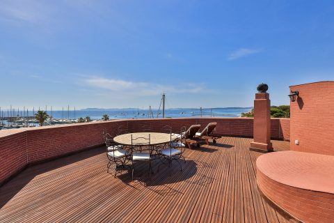 Lighthouse with ROOFTOP 350° sea view