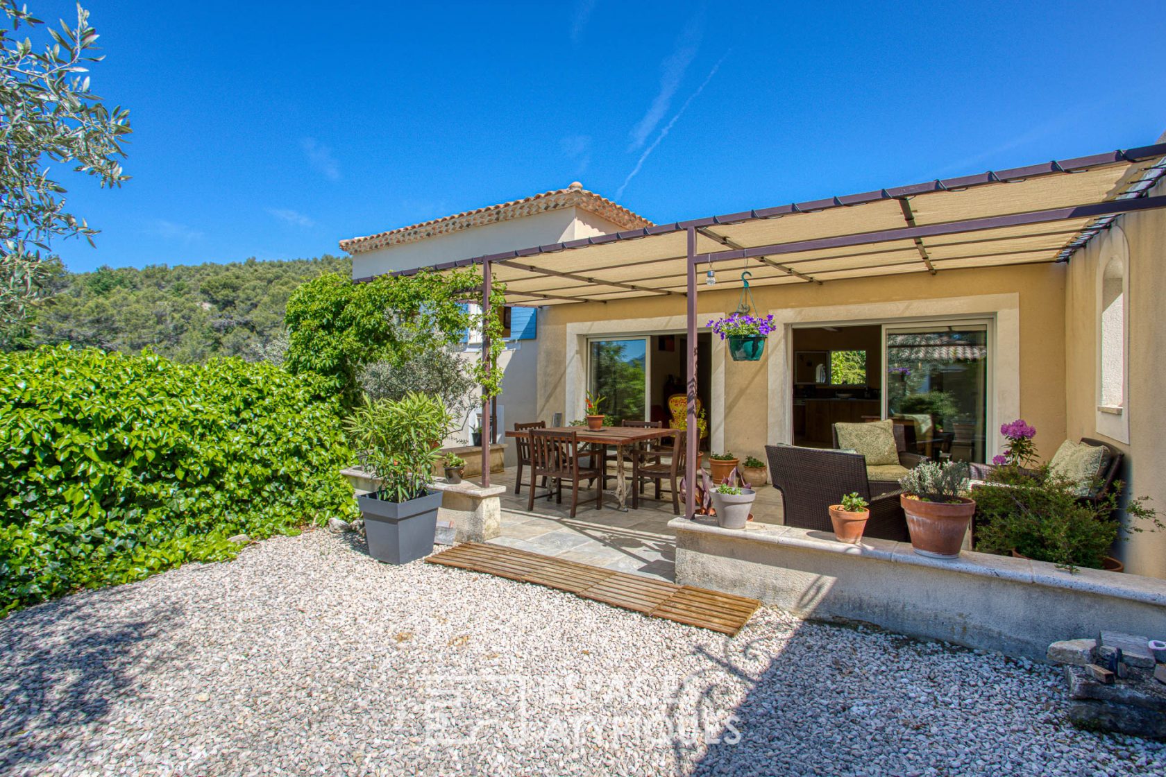 Propriété avec vue aux senteurs provençales