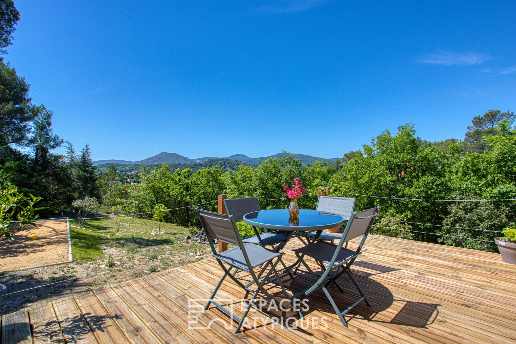 Propriété avec vue aux senteurs provençales