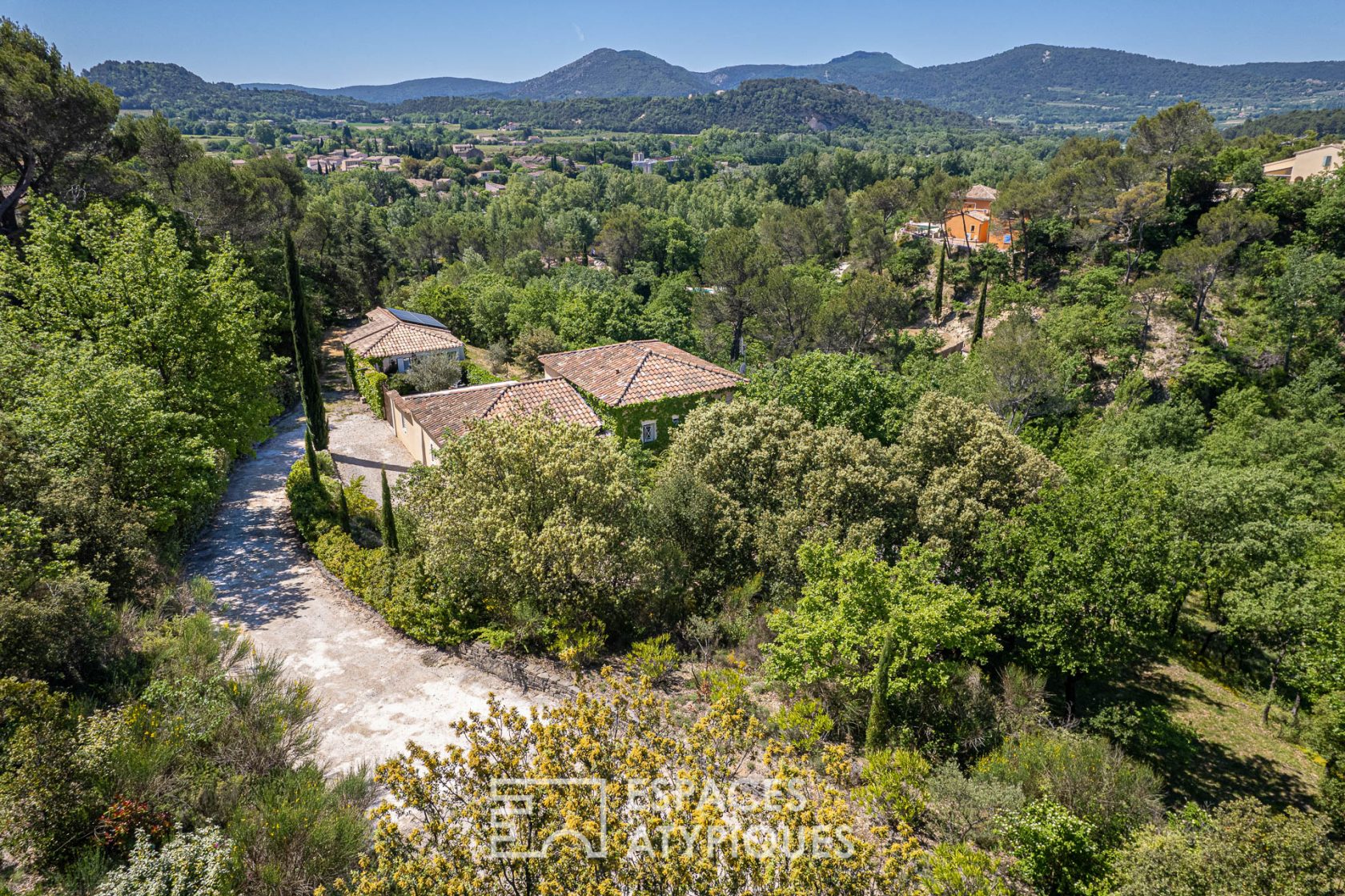 Propriété avec vue aux senteurs provençales