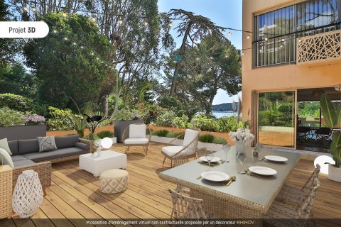 Seafront apartment and its terraces