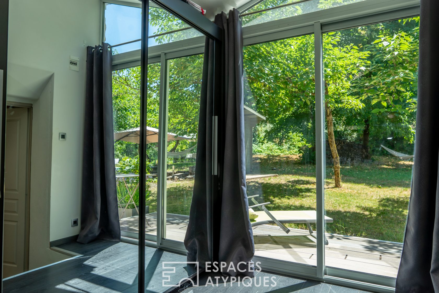 Renovated house, in a quiet area with a nice view, without any nuisance: rare!