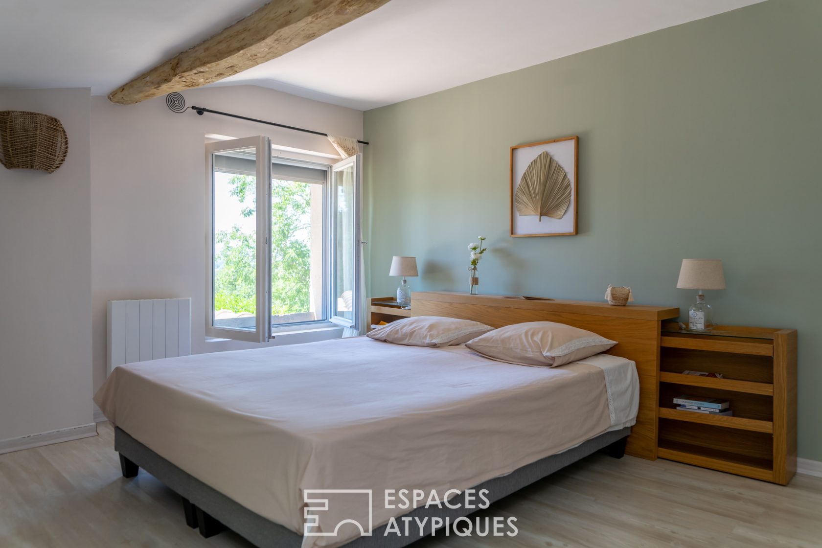 Renovated house, in a quiet area with a nice view, without any nuisance: rare!