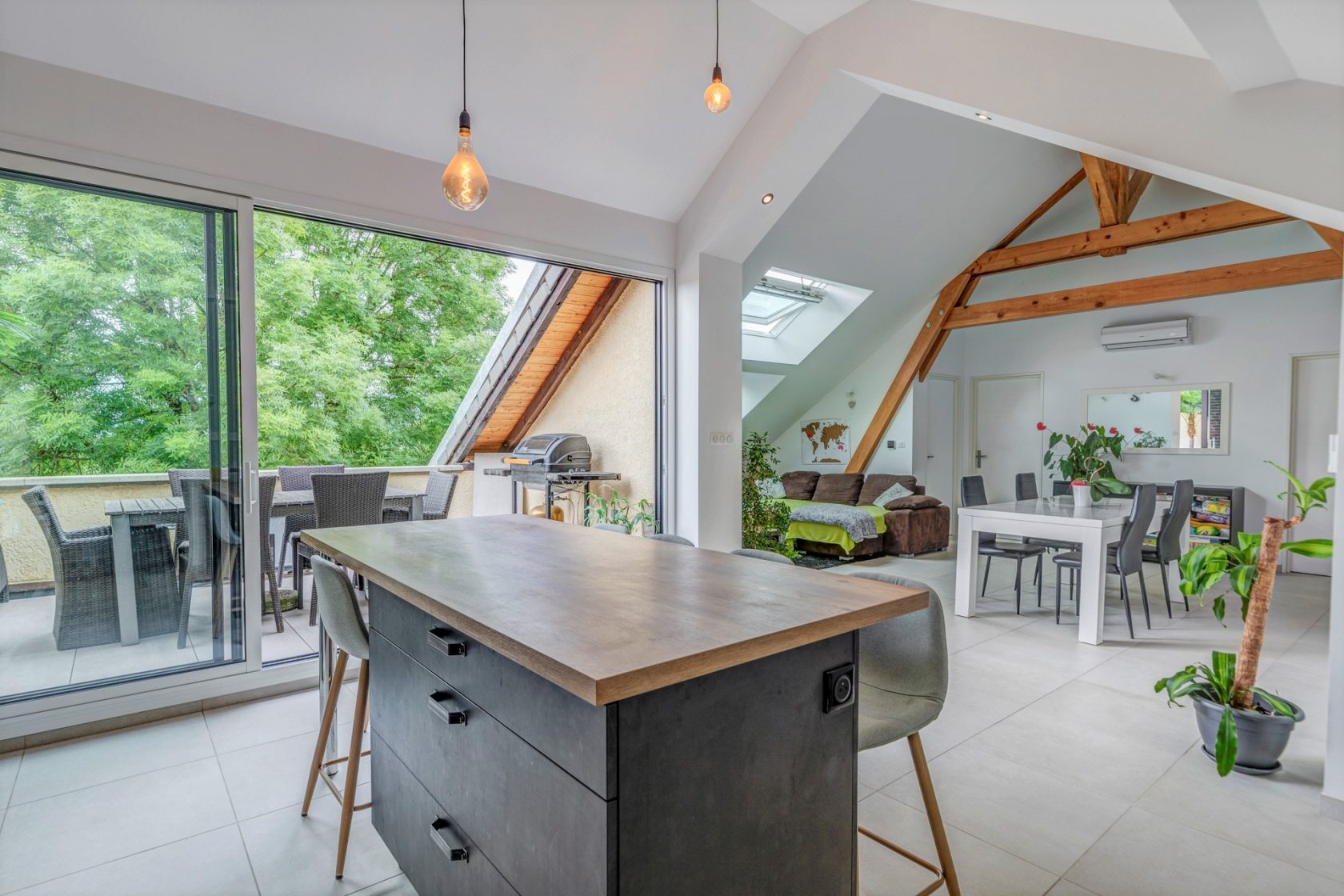 Contemporary apartment with terrace in an old farmhouse