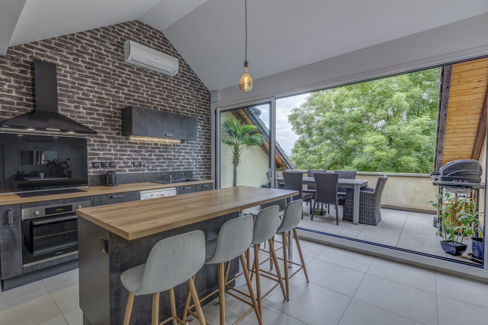 Contemporary apartment with terrace in an old farmhouse