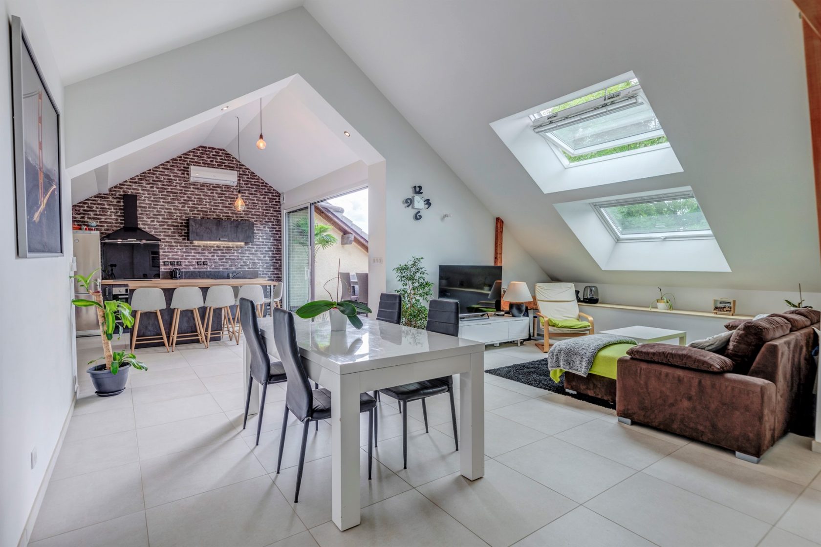 Appartement contemporain avec terrasse dans un ancien corps de ferme