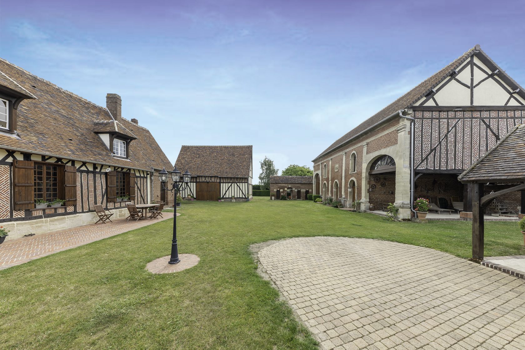 Corps de Ferme avec jardin et salle de réception