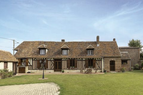 Corps de Ferme avec jardin et salle de réception