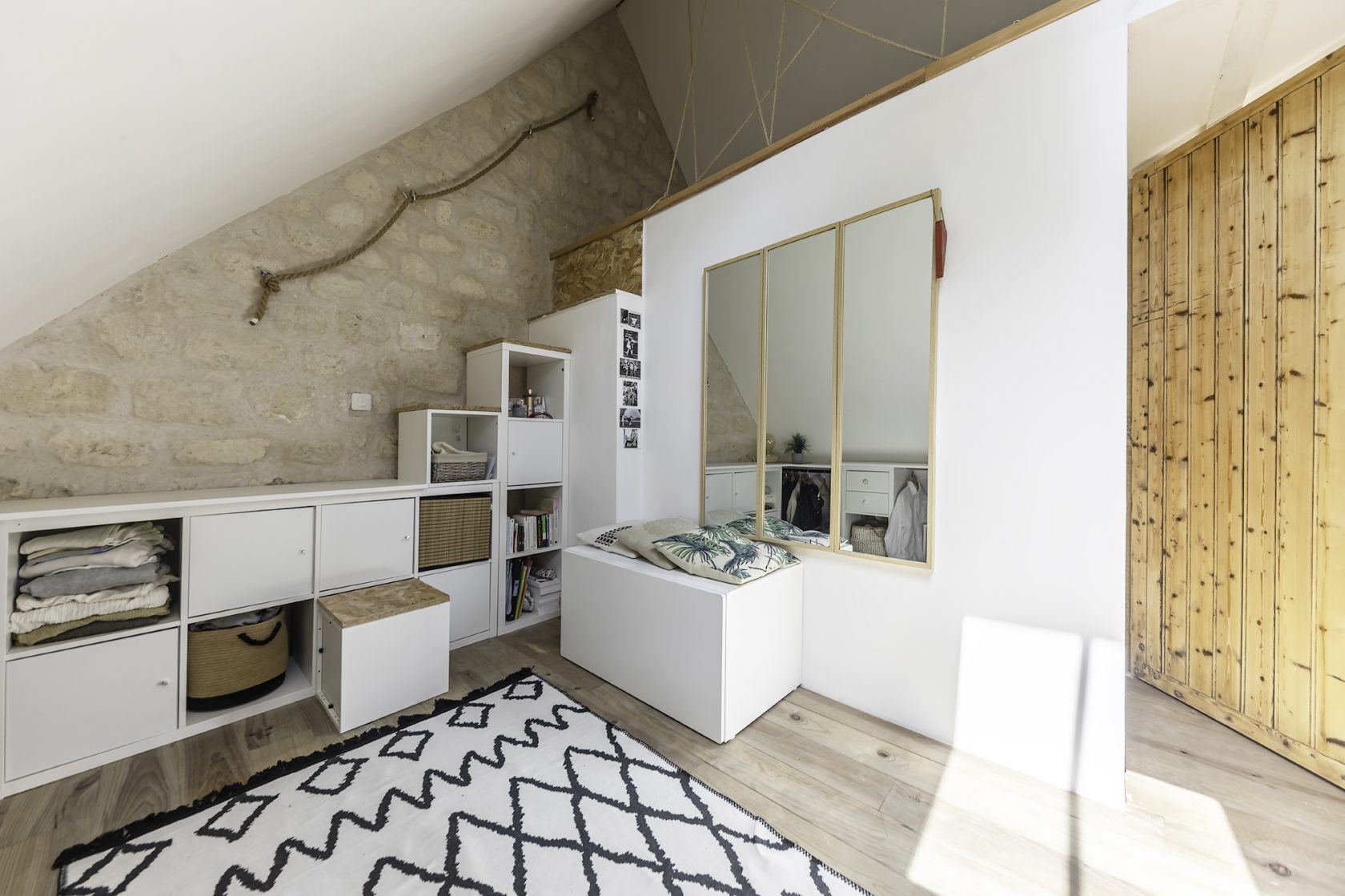 Former tack room converted into a dwelling and its three horse boxes.