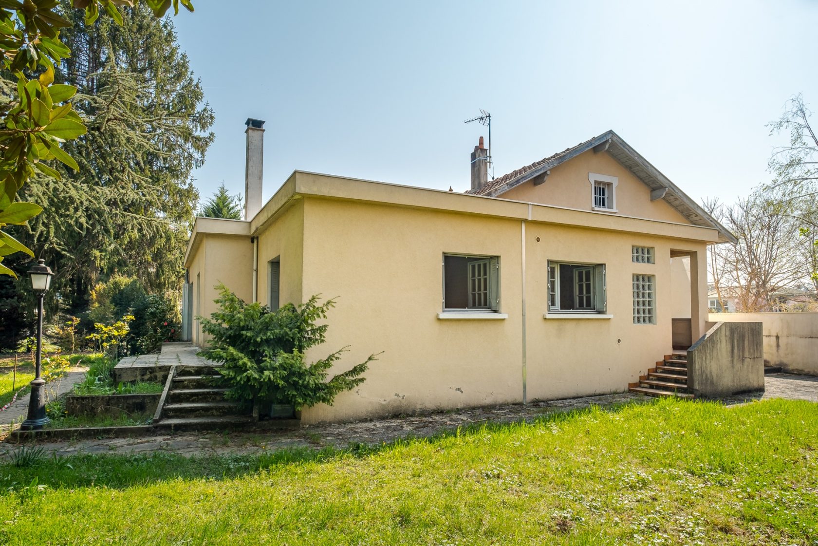 Maison ancienne avec jardin à rénover