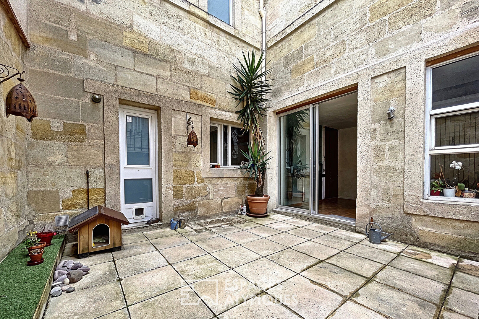 La Sereine. Maison avec patio au Jardin Public