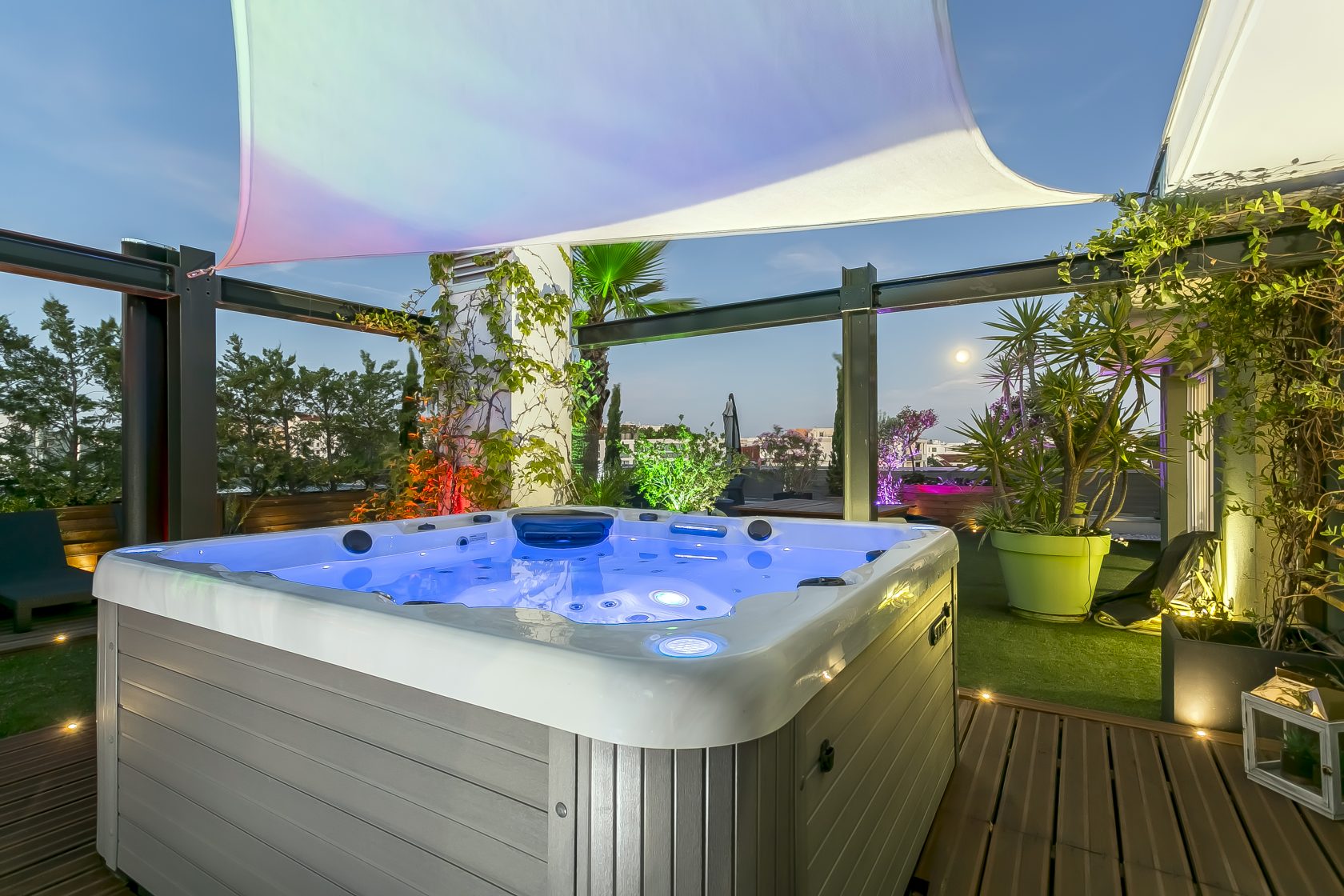 Toit terrasse avec jacuzzi