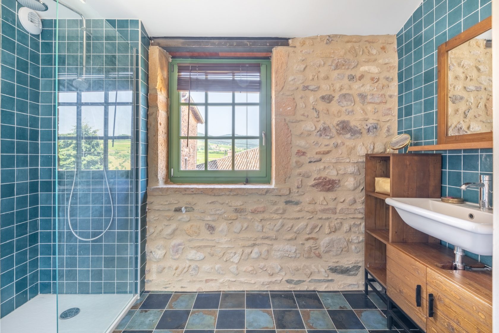 Former renovated vat room in the heart of Beaujolais