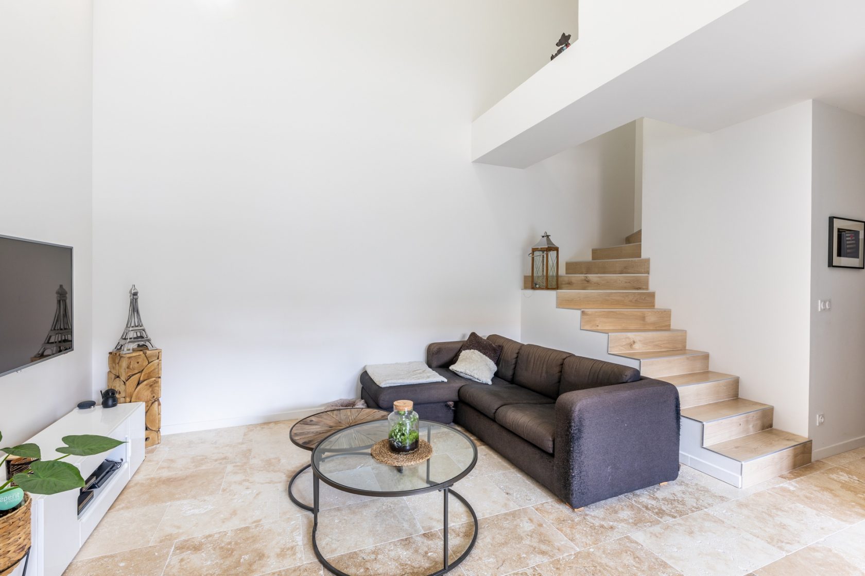 Renovated apartment in the outbuildings of a castle