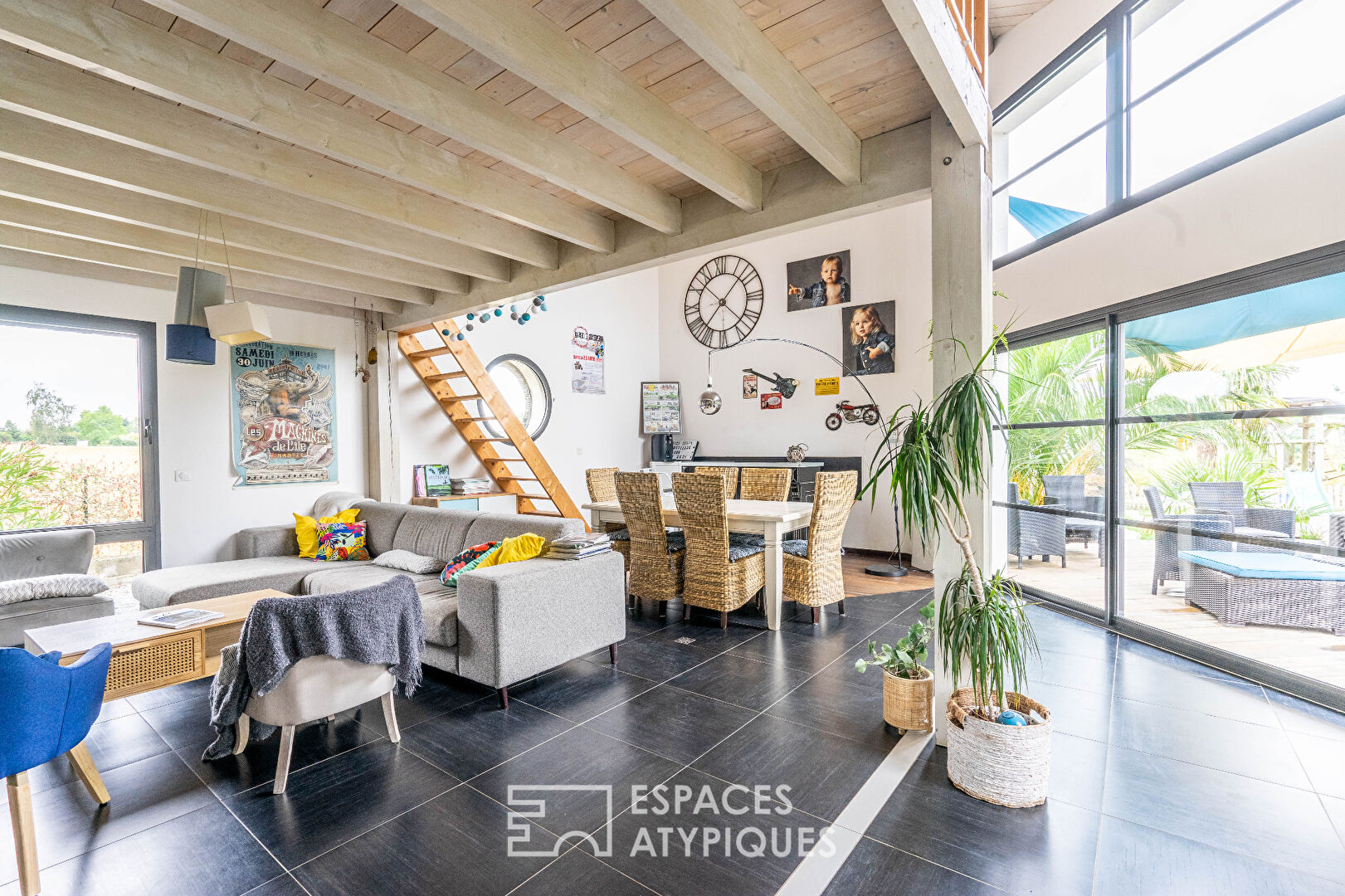 Maison moderne en campagne