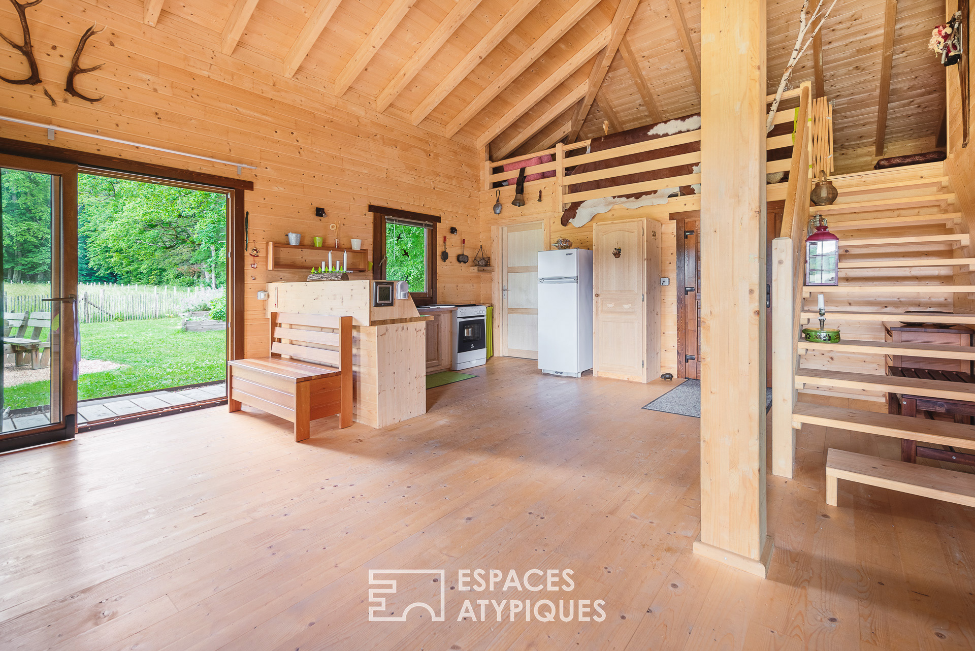 Chalet ressourçant en lisière de forêt