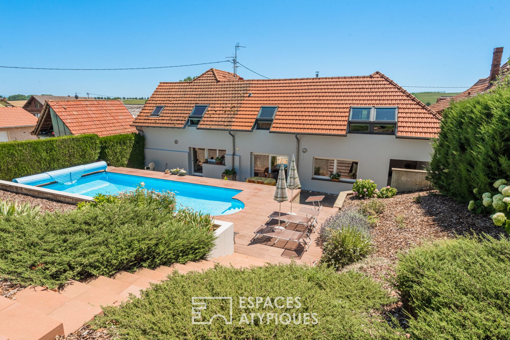 Renovated farmhouse with swimming pool