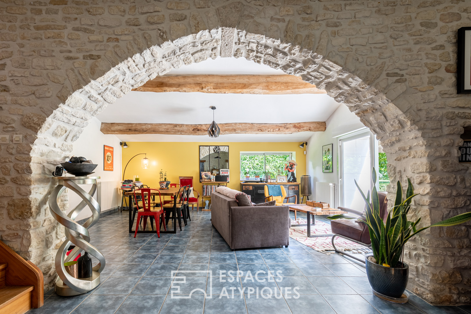 Charentaise de charme au jardin paysagé