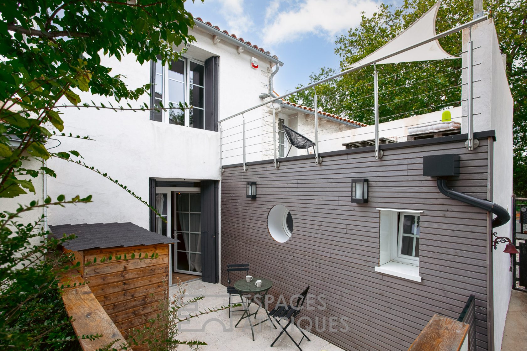 Maison de ville sur le canal de Rompsay