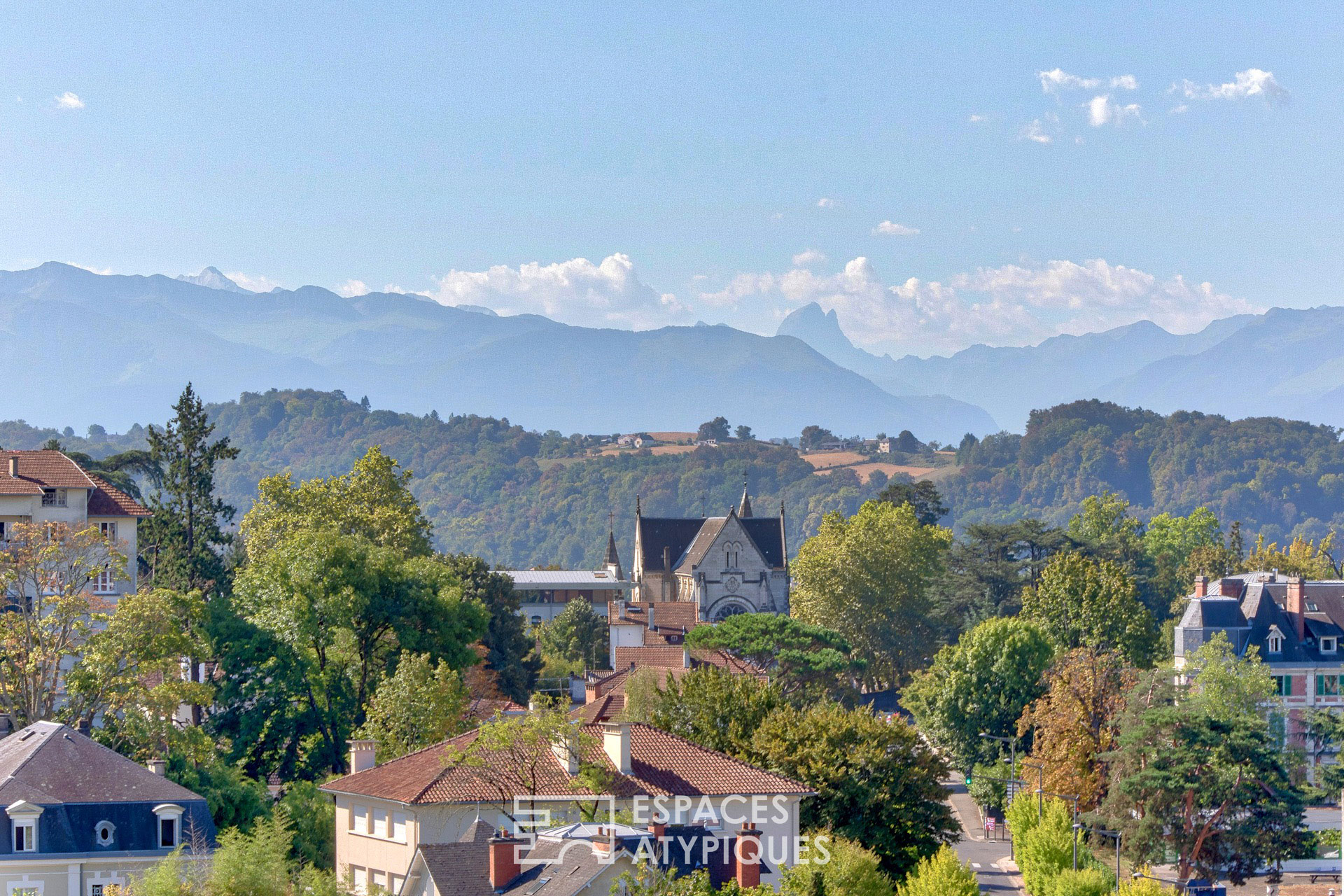 Triplex penthouse – panoramic view of the Pyrenees