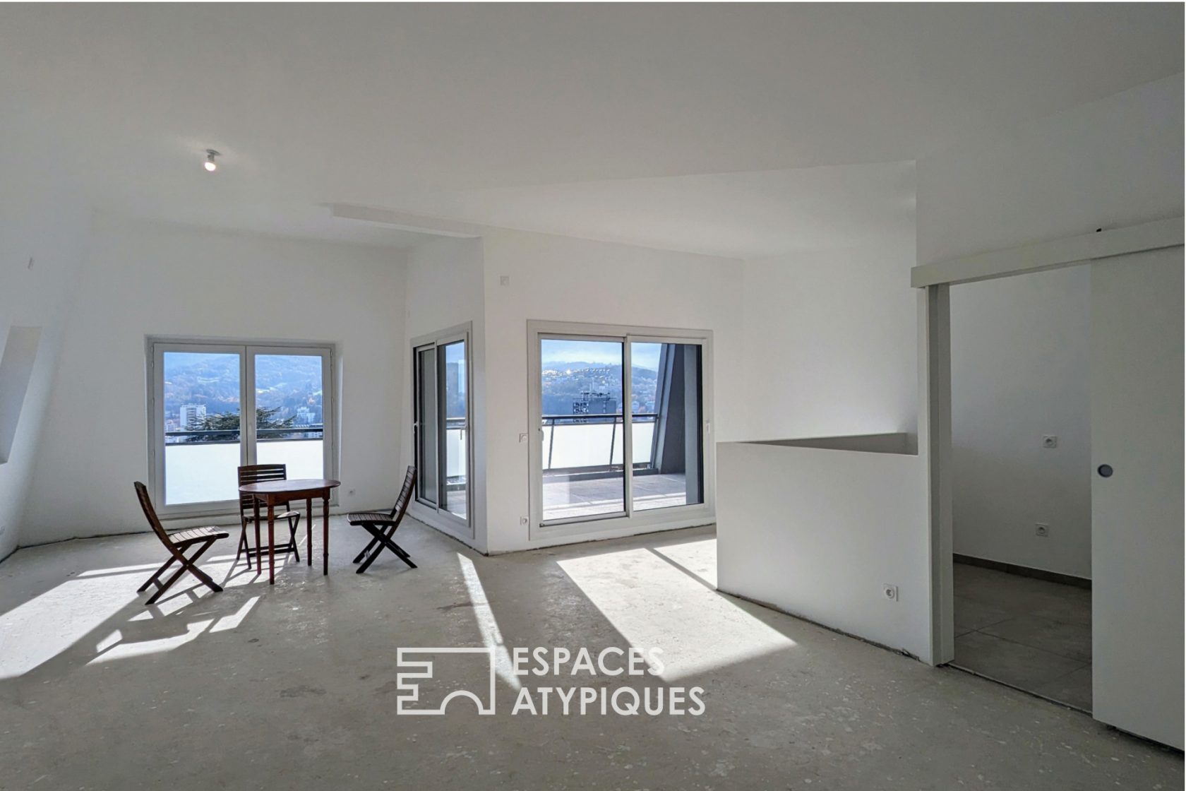 Appartement contemporain avec vue