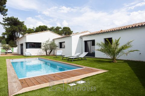 Modern villa between ocean and pine forest