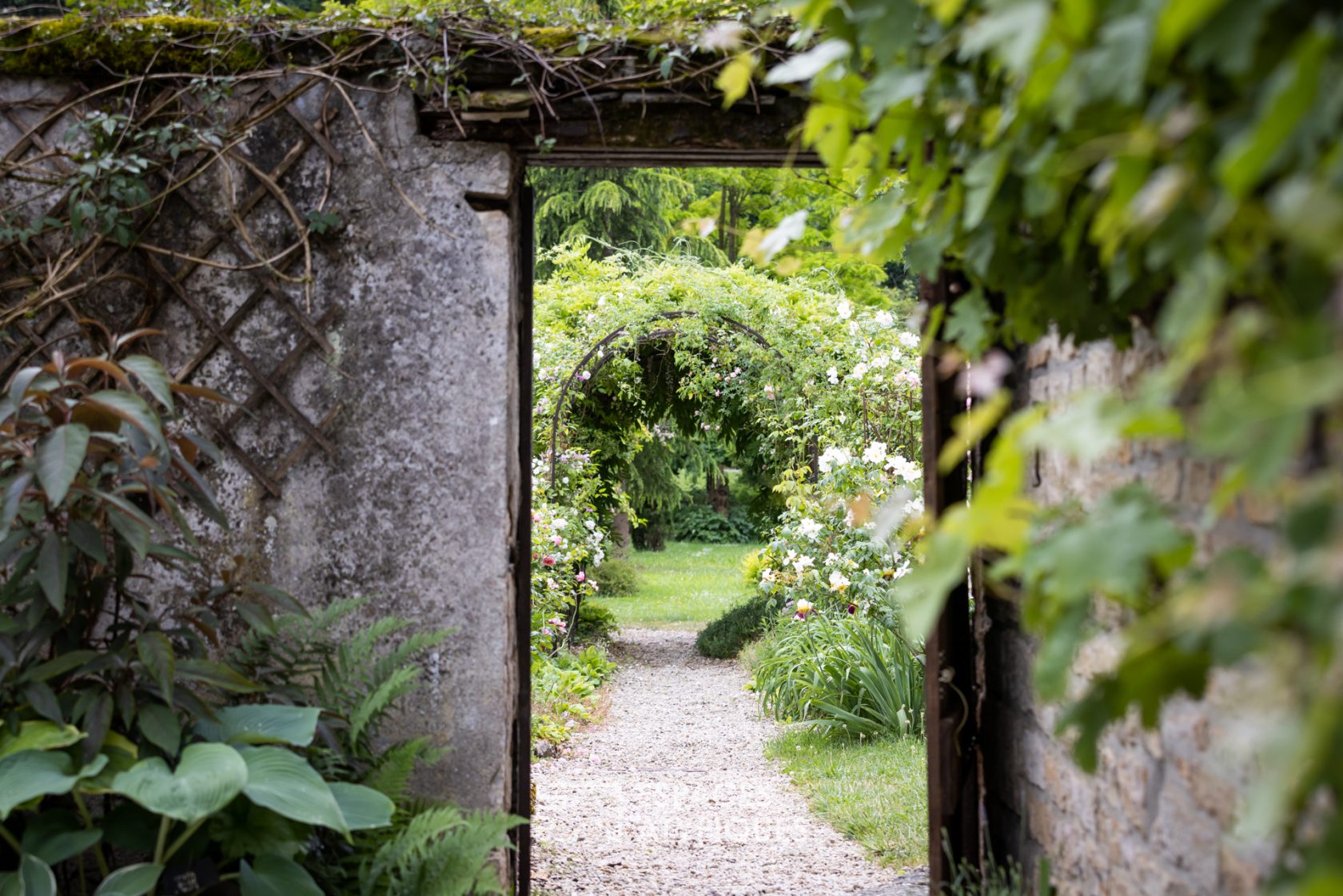 La belle en pierre dans un jardin aux 1000 essences