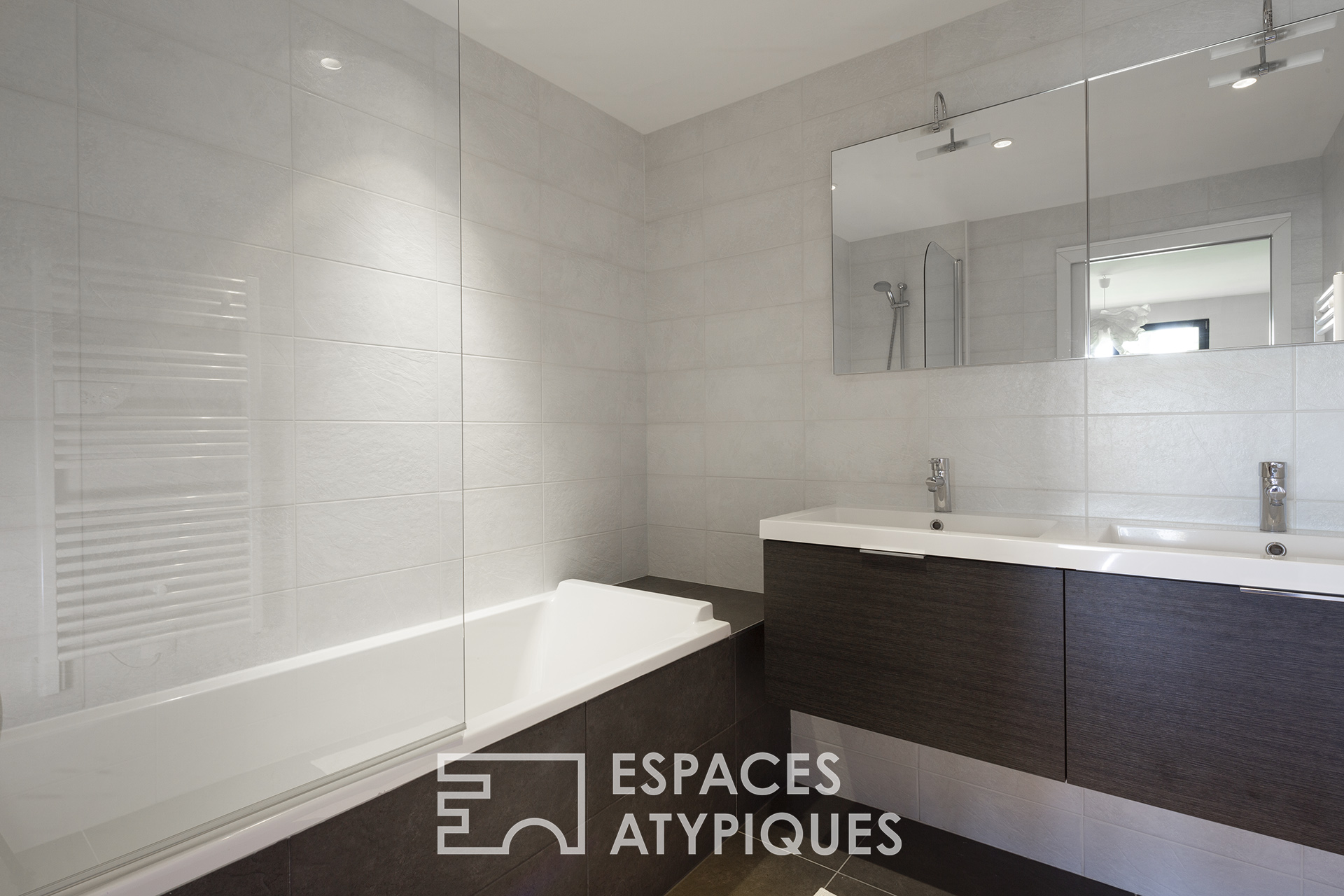 Appartement avec terrasses et vue sur l’eau