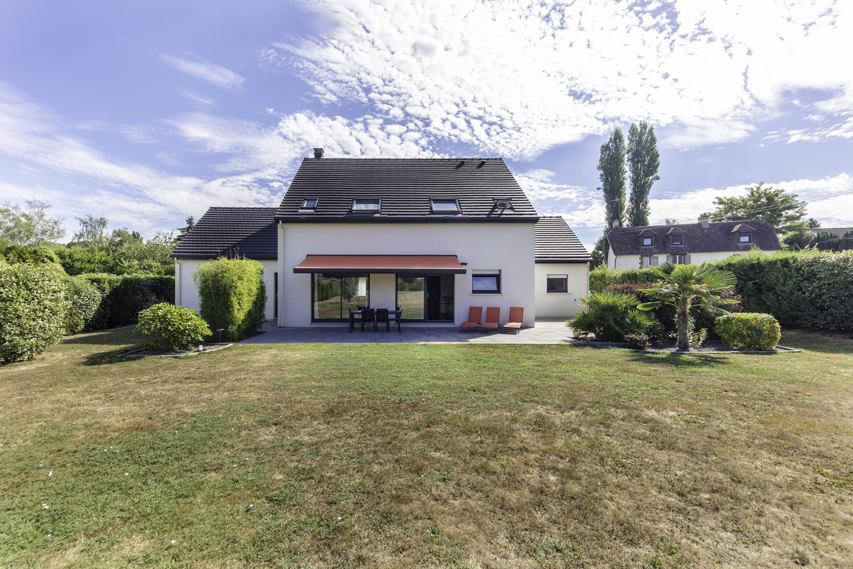 La Parfaite – Maison Contemporaine avec double garage